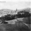 Radnice (Redenitz) | kaple na hřbitově vlavo od kostela sv. Jakuba Většího na fotografii z počátku 20. století
