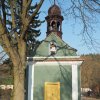 Velký Hlavákov - kaple sv. Jana Nepomuckého | vstupní průčelí renovované kaple sv. Jana Nepomuckého - duben 2020