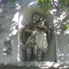 Velký Hlavákov - kaple sv. Jana Nepomuckého | socha sv. Jana Nepomuckého v nice vě štítu kaple - září 2010