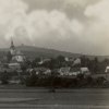 Tureč (Turtsch) | celkový pohled na ves Tureč z doby před rokem 1945 s kaplí sv. Jana Křtitele na Jánském vrchu