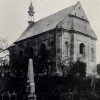 Žďár - pomník obětem 1. světové války | pomník padlým pod kostelem Narození Panny Marie ve Žďáru na historickém snímku z doby před rokem 1945