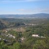 Kyselka - rozhledna Bučina 6 | výhled severozápadním směrem na údolí řeky Ohře s Kyselkou a Radošovem a Krušnými horami na obzoru - září 2012