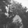 Český Chloumek - kaple | zchátralá kaple v Českém Chloumku na fotografii z roku 1963