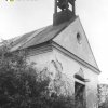 Květnová - kaple | zchátralá obecní kaple v Květnové na snímku z roku 1963