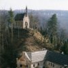 Horní Hrad - kaple sv. Michaela Archanděla | kaple na Zámeckém vrchu nad zchátralým panským sídlem - březen 2004