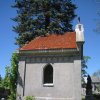 Horní Blatná - kaple (hrobka) | jižní stěna kaple - květen 2011