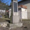 Radošov - pomník obětem 1. světové války | zchátralý pomník padlým v Radošově - duben 2013