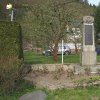 Radošov - pomník obětem 1. světové války | zchátralý pomník obětem 1. světové války v Radošově - duben 2017