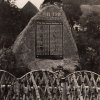 Fojtov - pomník obětem 1. světové války | podoba původního pomníku obětem 1. světové války ve Fojtově na historickém snímku z doby před rokem 1945
