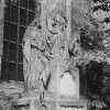Hroznětín - sousoší Panny Marie, sv. Alžběty a sv. Maxmiliána | zdevastované sousoší Panny Marie, sv. Alžběty a sv. Maxmiliána před rokem 1993