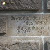 Poseč - pomník obětem 1. světové války | německý věnovací nápis vysekaný na podstavci pomníku obětem 1. světové války v Poseči - červen 2017