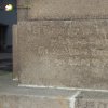 Otročín - pomník obětem 1. světové války | odsekaný německý věnovací nápis na soklu pomníku obětem 1. světové války v Otročíně - červen 2017