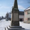 Otročín - pomník obětem 1. světové války | zadní strana zchátralého pomníku - únor 2011