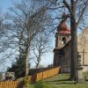 Chlum - kostel sv. Jiljí | hlavní západní průčelí zchátralého kostela sv. Jiljí ve vsi Chlum - duben 2016