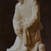 Bečov nad Teplou - pomník obětem 1. světové války | plastika klečícího vojáka pro pomník padlým v Bečově od Josefa Kradera podle Aloise Riebera v roce 1932