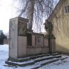 Bečov nad Teplou - pomník obětem 1. světové války | zchátralý pomník v Bečově - únor 2011