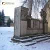 Bečov nad Teplou - pomník obětem 1. světové války | zchátralý pomník osvobození na náměstí v Bečově nad Teplou před celkovou rekonstrukcí  únor 2011