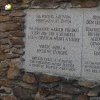 Žlutice - pomník obětem 1. světové války | novodobé pamětní desky z roku 1996 osazené na zdi terasy - září 2015