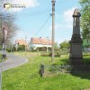 Močidlec - pomník obětem 1. světové války | zchátralý pomník obětem 1. světové války na návsi v Močidleci od jihu - květen 2017