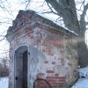 Valeč - Hoppova kaple | zdevastovaná Hoppova kaple - únor 2011