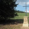 Žlutice - Neumannův kříž | Neumannův kříž po celkové rekonstrukci na rozcestí ke hřbitovnímu kostelu při silnici do Verušic - září 2016