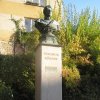 Březová - busta Theodora Körnera | znovuosazená busta Theodora Körnera na novém podstavci na návsi - říjen 2011
