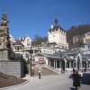 Karlovy Vary - sloup se sousoším Nejsvětější Trojice | morový sloup na tržišti v Karlových Varech - březen 2011