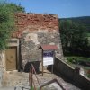 Chyše - židovská synagoga | západní stěna středověké bašty a synagogy - červen 2012