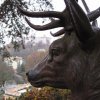 Karlovy Vary - plastika jelena | detail plastiky jelena za sanatoriem Richmond - říjen 2009