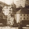 Karlovy Vary - socha sv. Bernarda | socha sv. Bernarda na původním skalním ostrohu vedle špitálu sv. Bernarda na historické fotografii z doby před rokem 1890