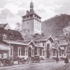 Karlovy Vary - Tržní kolonáda | dřevěná Tržní kolonáda na historické fotografii z roku 1910