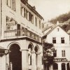 Karlovy Vary - Tržní kolonáda | dům Marktbrunn na fotografii z roku 1888