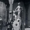 Karlovy Vary - socha Hygie | osvoboditelé u Hygiei dne 2. května 1945