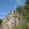 Karlovy Vary - kříž na Petrově výšině | kříž na vrcholu skalního ostrohu - říjen 2011