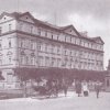 Karlovy Vary - Vojenský lázeňský ústav | budova Vojenského lázeňského ústavu po přestavbě na historické fotografii ze dvacátých let 20. století