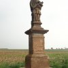 Močidlec - socha sv. Jana Nepomuckého | zchátralá socha sv. Jana Nepomuckého u Močidlece - duben 2014