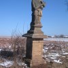 Močidlec - socha sv. Jana Nepomuckého | zchátralá socha sv. Jana Nepomuckého u Močidlece - únor 2011