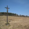 Verušice - Černý kříž | zchátralý železný kříž, nazývaný Černý, při cestě na Žlutice - březen 2011