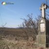 Verušice - Siemerův kříž | kamenný Siemerův kříž na okraji pole u Verušic - březen 2011