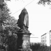 Štědrá - socha sv. Prokopa | poničená socha sv. Prokopa u pošty v roce 1967