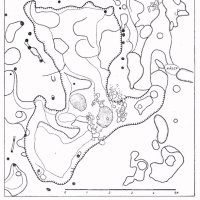 Hradiště Tašovice | Obr.5b: Půdorys výzkumu se zachycenými mezolitickými chatami Františkem Proškem