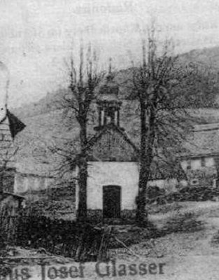 vstupní průčelí kaple v době před rokem 1945